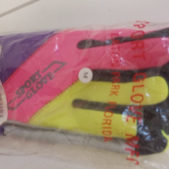 NIB VINTAGE 80'S SCUBA DIVING GLOVES OR SPORTS GLOVES SIZE MEDIUM - Picture 1 of 3